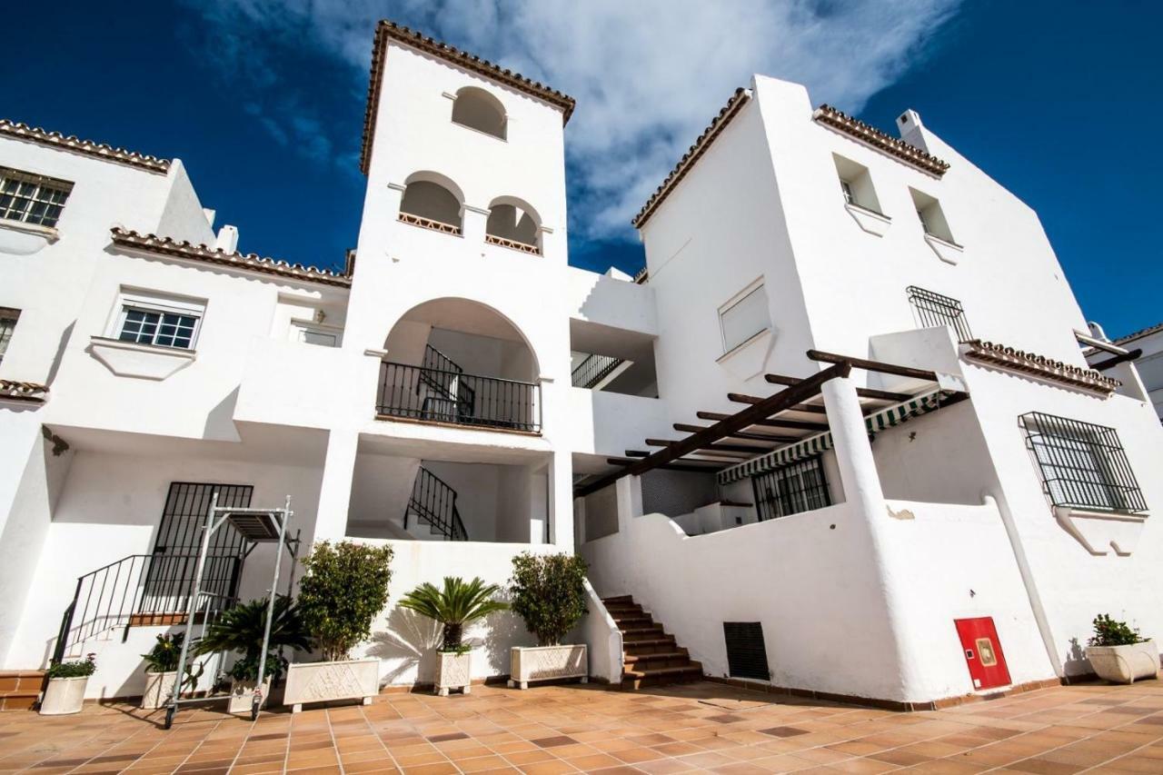 Puerto De La Duquesa Beach Apartment Castillo de Sabinillas Dış mekan fotoğraf